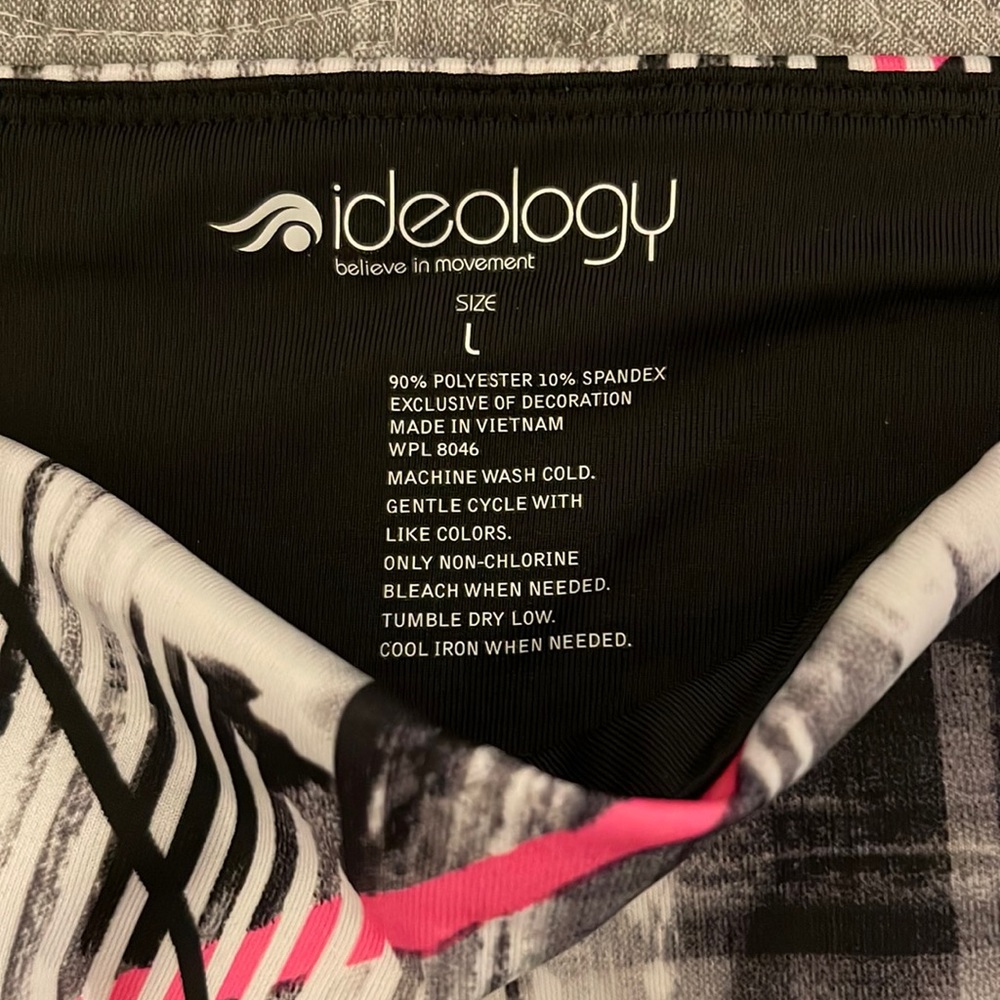 Large Ideology capri leggings